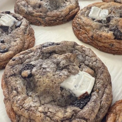 Midnight Cream Crunch (Oreo) Cookies Jumbo 2 Pieces.