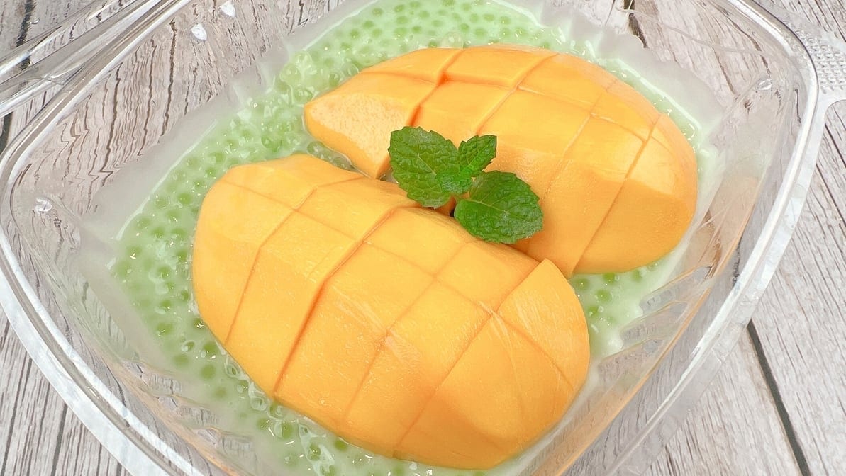 Coconut Tapioca Pudding with Fresh Mango (Vegan).